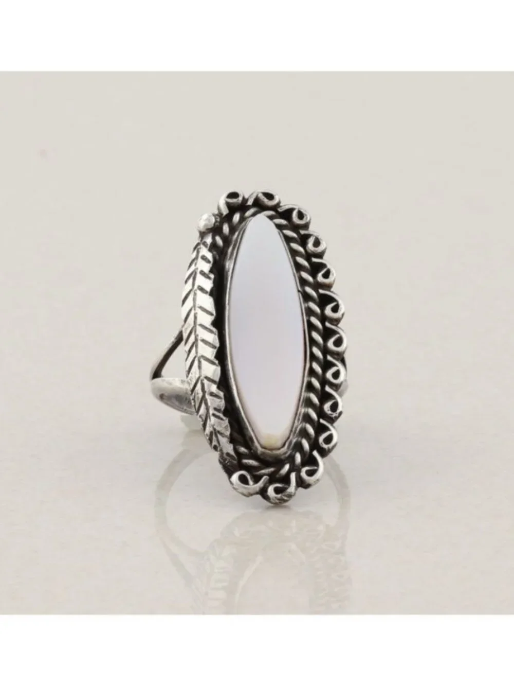 Sterling Silver Mother of Pearl Ring Size 7 3/4